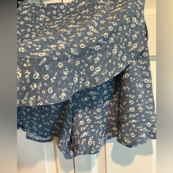 ALTAR’D STATE : Blue Floral Skort w Wrap-Look Layer & Ruffle - Picture 3 of 8
